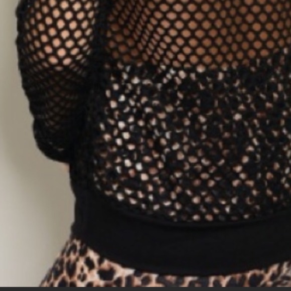 LAST ONE Black mesh top w/crew neckline sz Medium - Picture 8 of 8